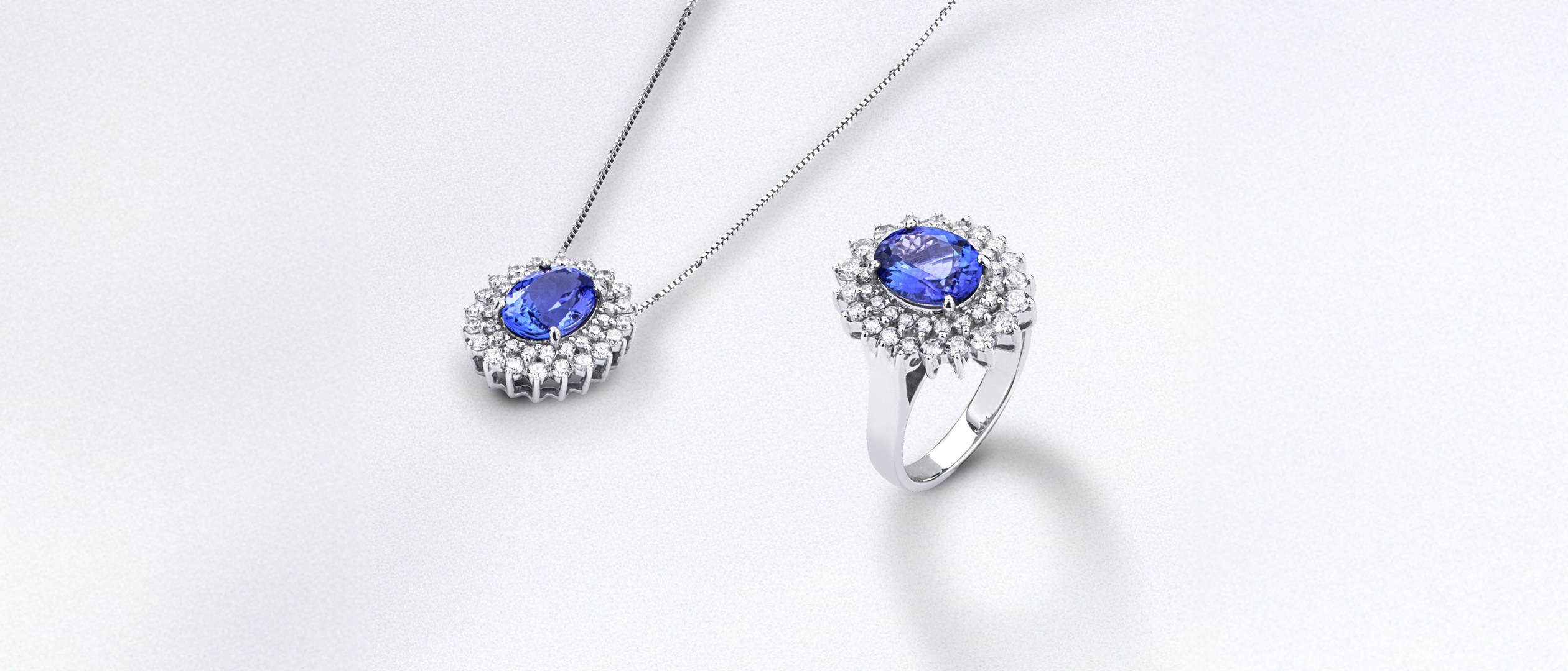 Anello e pendente Lady D con tanzanite e diamanti di Gioielli di Valenza, ecommerce con assistente virtuale alla vendita AI