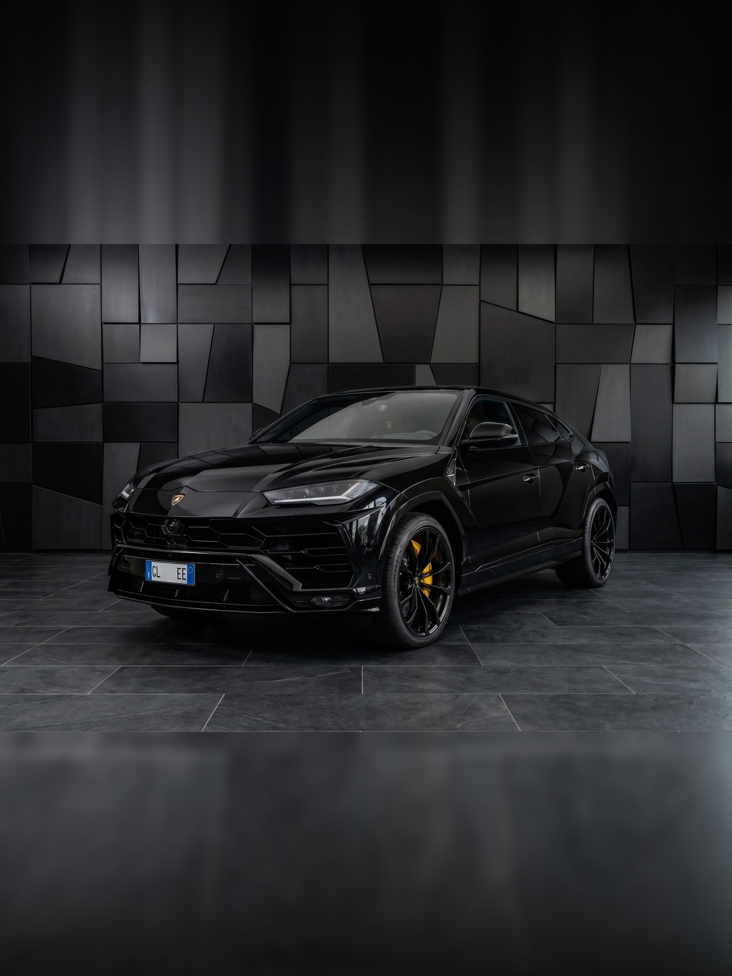 Lamborghini Urus S nera, immagine generata con AI per il noleggio di auto di lusso